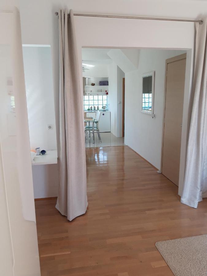 Apartmani Sruk Sukošan Eksteriør billede