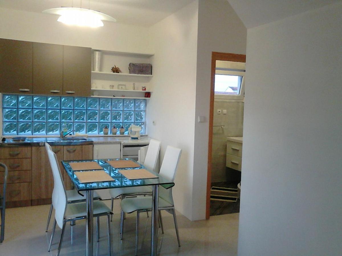 Apartmani Sruk Sukošan Eksteriør billede